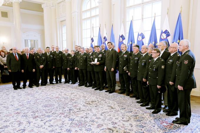 Predsednik Republike Slovenije Borut Pahor je Zvezi slovenskih častnikov vročil odlikovanje srebrni red za zasluge